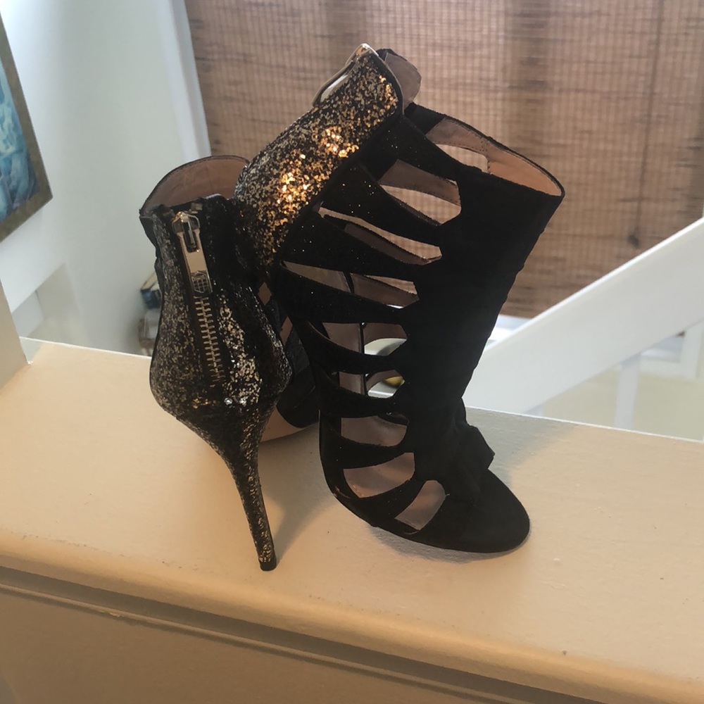 Vince Camuto Pumps.